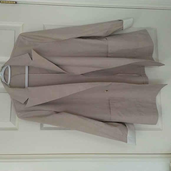 🍓2 for $10, oversized tan blazer with white cuffs, sz medium - Picture 3 of 5